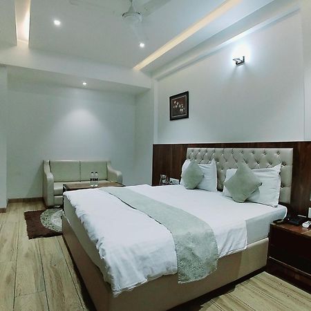 Hotel Sai Pratik, Newly Built Up, Complimentary Shuttle To The Temple Shirdi Zewnętrze zdjęcie