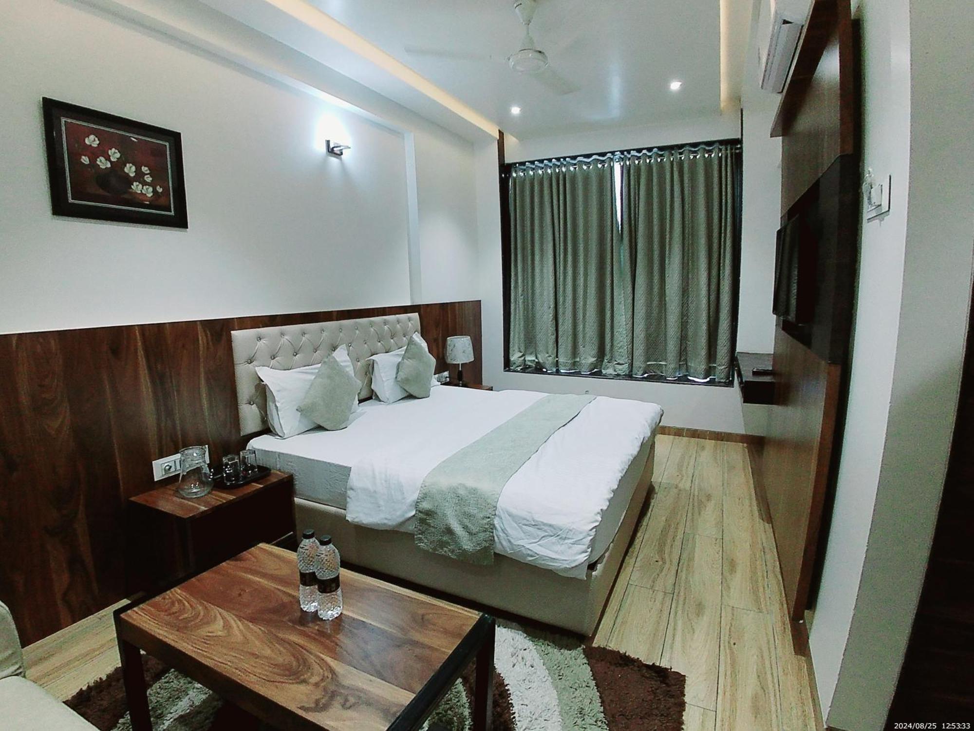 Hotel Sai Pratik, Newly Built Up, Complimentary Shuttle To The Temple Shirdi Zewnętrze zdjęcie