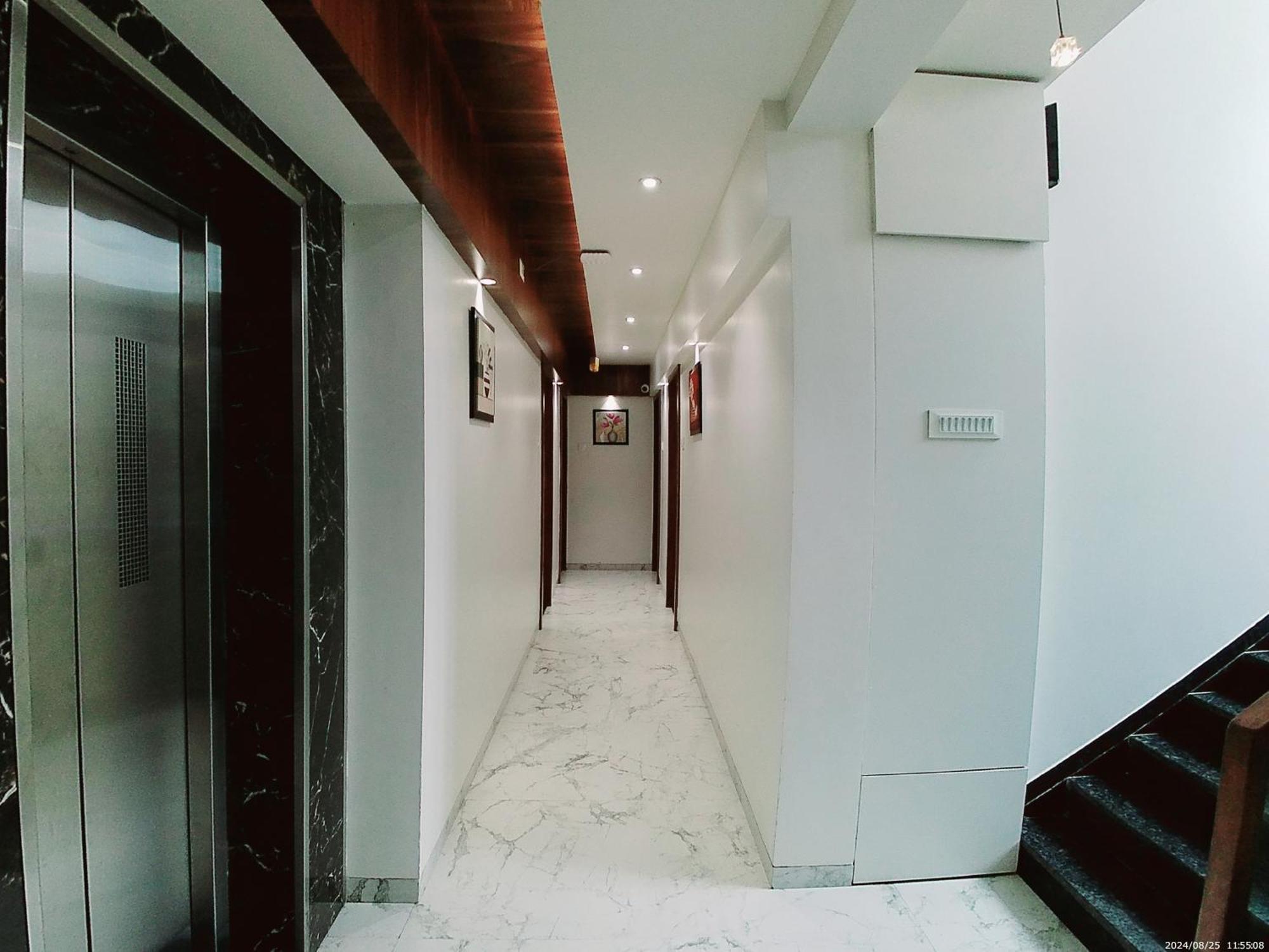 Hotel Sai Pratik, Newly Built Up, Complimentary Shuttle To The Temple Shirdi Zewnętrze zdjęcie