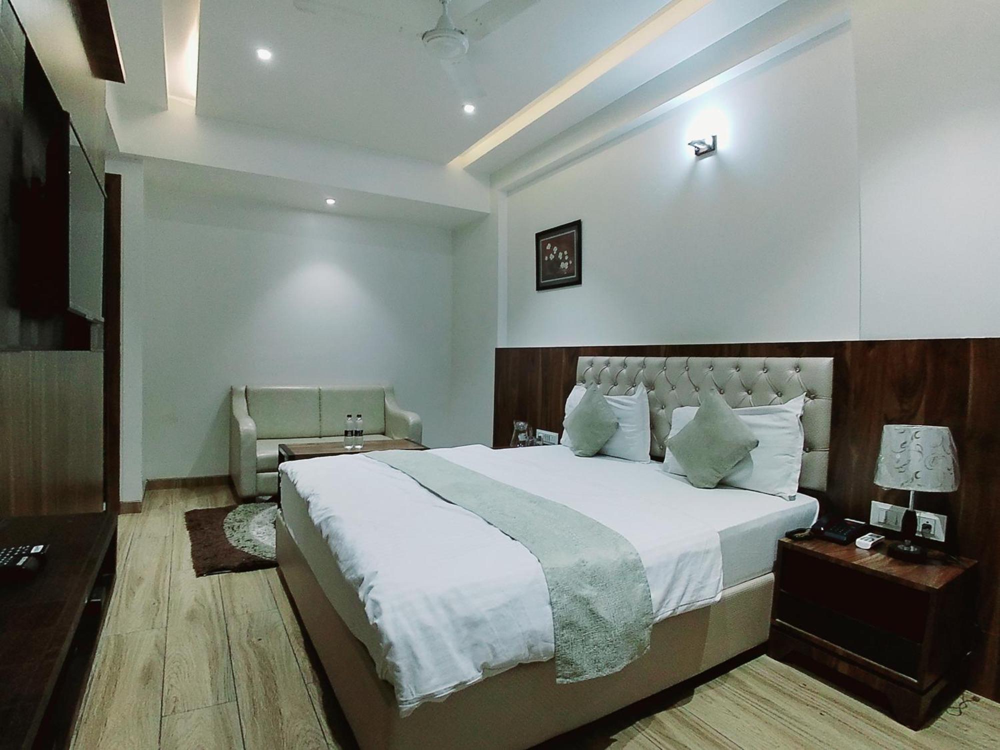 Hotel Sai Pratik, Newly Built Up, Complimentary Shuttle To The Temple Shirdi Zewnętrze zdjęcie