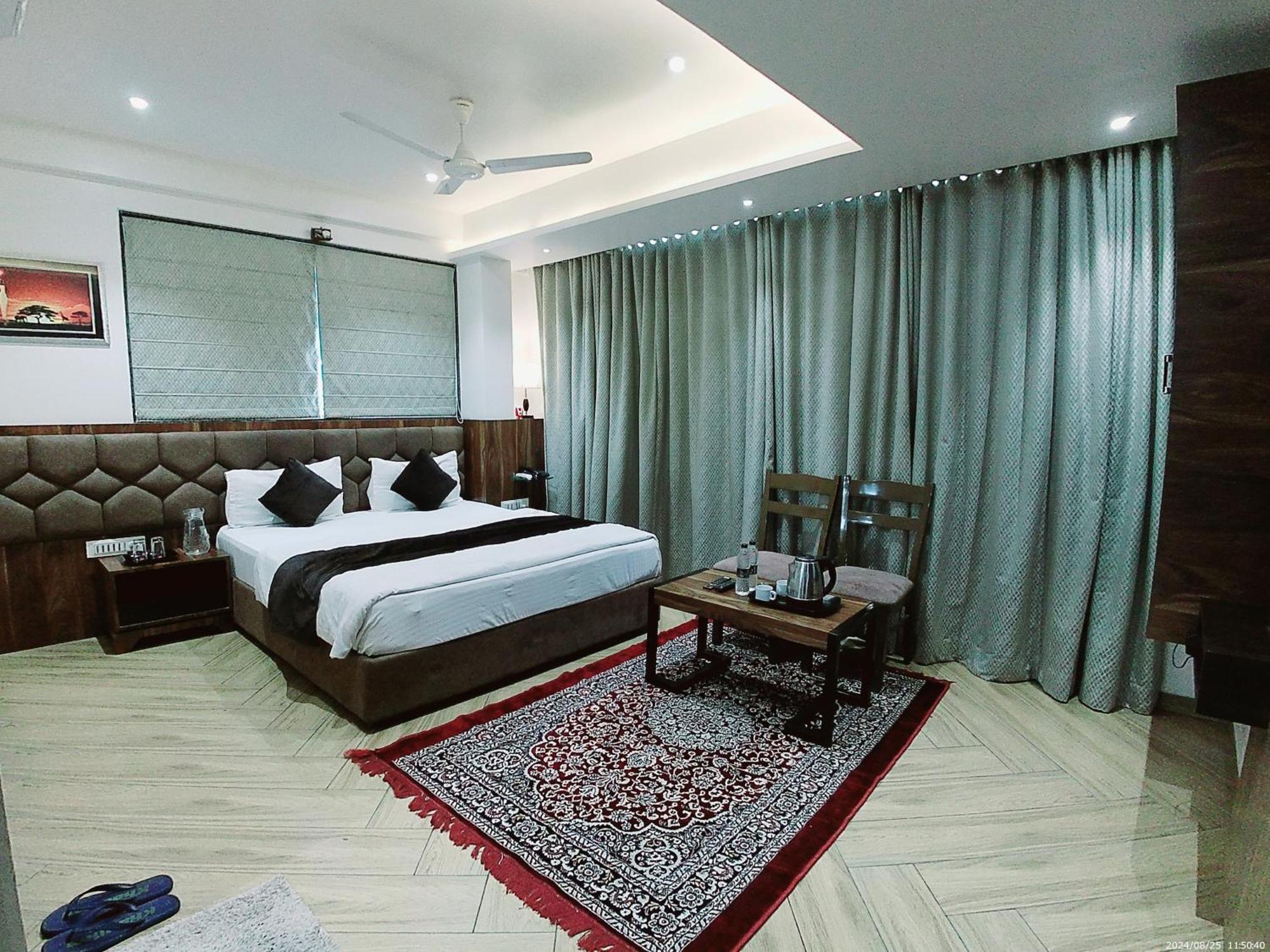 Hotel Sai Pratik, Newly Built Up, Complimentary Shuttle To The Temple Shirdi Zewnętrze zdjęcie